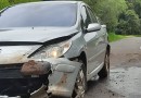 Susto: motorista acaba batendo em barranco após pneu estourar, no bairro São Cristóvão