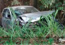 Carro cai em barranco em colisão frontal na BR-163