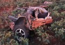 Carro se parte ao meio em batida frontal que deixou três feridos