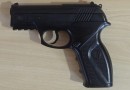 Confusão entre vizinhos termina com apreensão de pistola de Airsoft