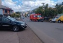 Jovem sofre fratura em colisão entre carro e motocicleta
