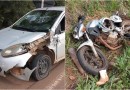 Grave acidente entre moto e carro deixa duas pessoas gravemente feridas