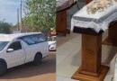 Pai, filhas e cachorrinha velados lado a lado são sepultados após cortejo em MS