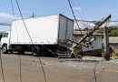 Parte do bairro Cristo Rei fica sem energia, após caminhão bater em poste