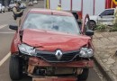 Homem fica ferido após colisão entre dois carros