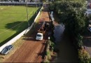 Rio Lonqueador começa a receber serviço de desassoreamento