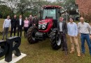 Curso de Agronomia recebe trator para aulas práticas