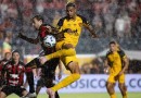 Sport marca no último lance e arranca empate com o Vitória em jogo maluco