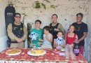 Policiais militares participam de festa de aniversário e emocionam crianças