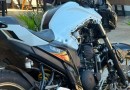 Motociclista fica ferida após colisão entre moto e carro