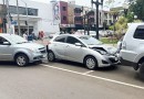 Motorista colide em carro estacionado no centro