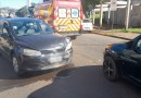 Colisão entre Prisma e Gol é registrada na Avenida Luiz Antonio Faedo