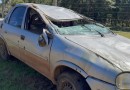Mulher fica ferida após tombamento de veículo na zona rural