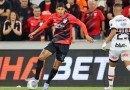 Athletico PR dispensa zagueiro e volante com poucas chances