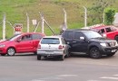 Colisão entre três veículos deixa pelo menos um ferido