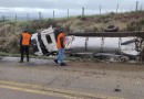 Motorista morre após caminhão de leite tombar na PR-459