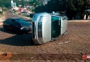 Camionete tomba em colisão no centro