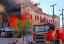 Incêndio de grandes proporções destrói prédio histórico do Instituto de Educação no PR