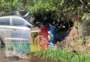 Mulher fica ferida em acidente que envolveu dois carros e caminhão na BR-163