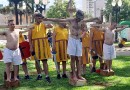 Alunos da APAE encenam a Paixão de Cristo na praça central