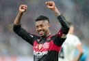 Flamengo vence o Corinthians no fim e reassume a liderança do Brasileirão