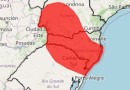 Inmet atualiza alerta vermelho no Sul e coloca 708 municípios em risco de temporais com ventos acima de 100 km/h; frente fria intensifica as instabilidades