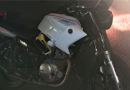 Motociclista de 19 anos fica ferido em colisão com carro no centro da cidade