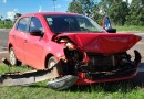 Veículo fica com a frente destruída após se envolver em acidente no trevo de Marcianópolis