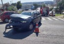 Colisão entre dois carros deixa mulher ferida no bairro Vila Nova