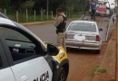 Homem é conduzido por porte de drogas e direção sem CNH