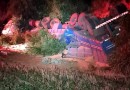 Motorista fica ferido em acidente envolvendo três caminhões, na PR 483