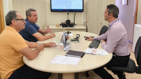Vereadores visitam sede da SANEPAR em cumprimento de agenda oficial