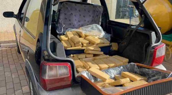 Carro é abandonado com malas recheadas com maconha na BR-277