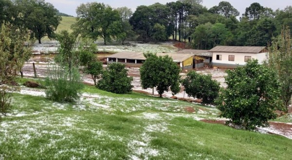 Chuva de granizo atingiu o interior de Renascença