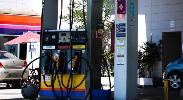 Preços de gasolina e diesel aumentam hoje nas refinarias