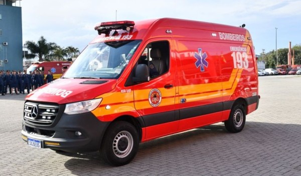 Condutor embriagado é preso após acidente entre carro e moto no bairro Pinheirinho