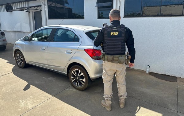 PRF recupera veículo com registro de roubo na BR-373
