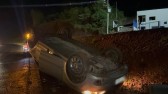 Carro capota na PR-483 e casal de idosos escapa ileso
