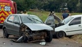 Colisão entre dois veículos deixa três pessoas feridas