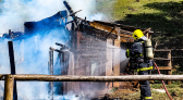 Residência fica destruída após incêndio no interior de São Miguel do Oeste