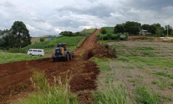 Readequação de estrada entre Nova União e Assentamento Missões exige atenção de motoristas