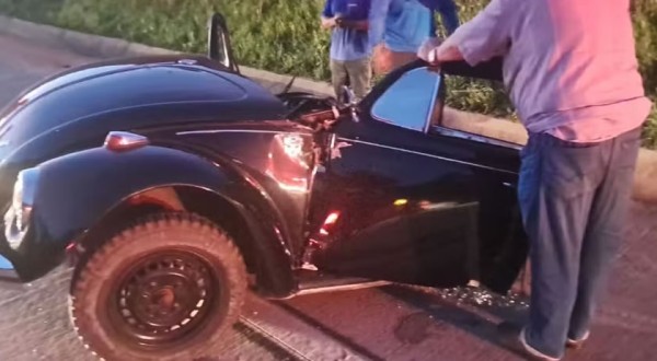 Motorista sobrevive após Fusca se partir ao meio em acidente na PRC-280, no Paraná