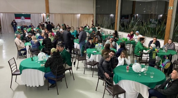 Torcedores do Palmeiras celebram aniversário do clube paulista em Beltrão