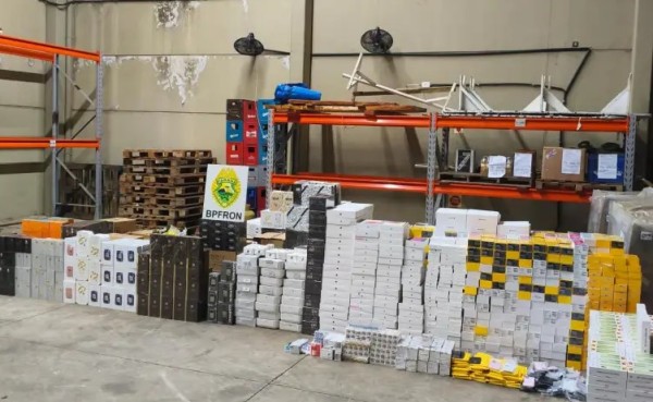 BPFRON e PF apreendem caminhão com carga milionária de contrabando