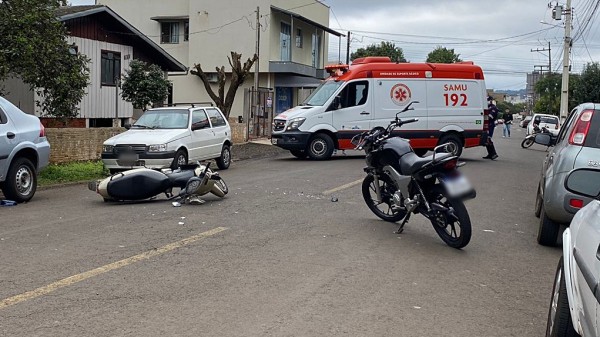 Colisão entre motocicletas deixa condutores feridos