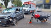 Acidente entre carro e motocicleta deixa homem ferido