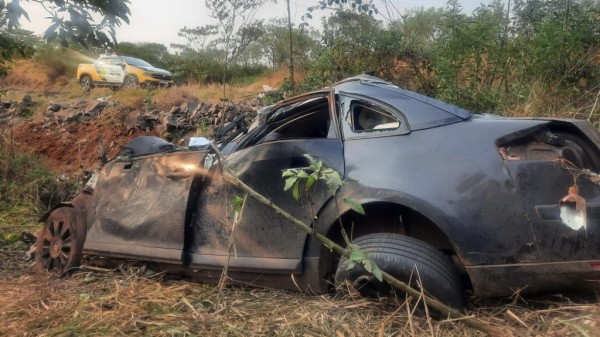 Capotamento registrado na PR-475 deixa jovem ferido