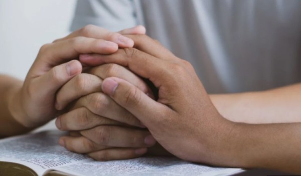 Homens cobram R$ 350 por oração e são denunciados por estelionato, no Paraná