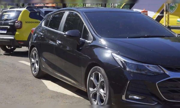 Polícia persegue carro em fuga por 15 km e descobre adolescente ao volante no Paraná