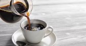 Beber chá ou café muito quente triplica risco de câncer de esôfago, diz estudo